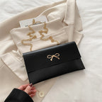 Damen elegante Clutch im minimalistischen Design mit goldenen Akzenten