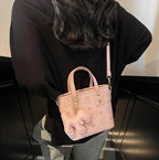 Damen Mini-Handtasche mit verspieltem Hund Charm