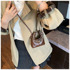 Damen Mini-Handtasche mit trendigem Rüschendesign