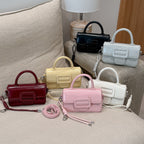 Damen Mini-Handtasche mit dekorativem Druckverschluss