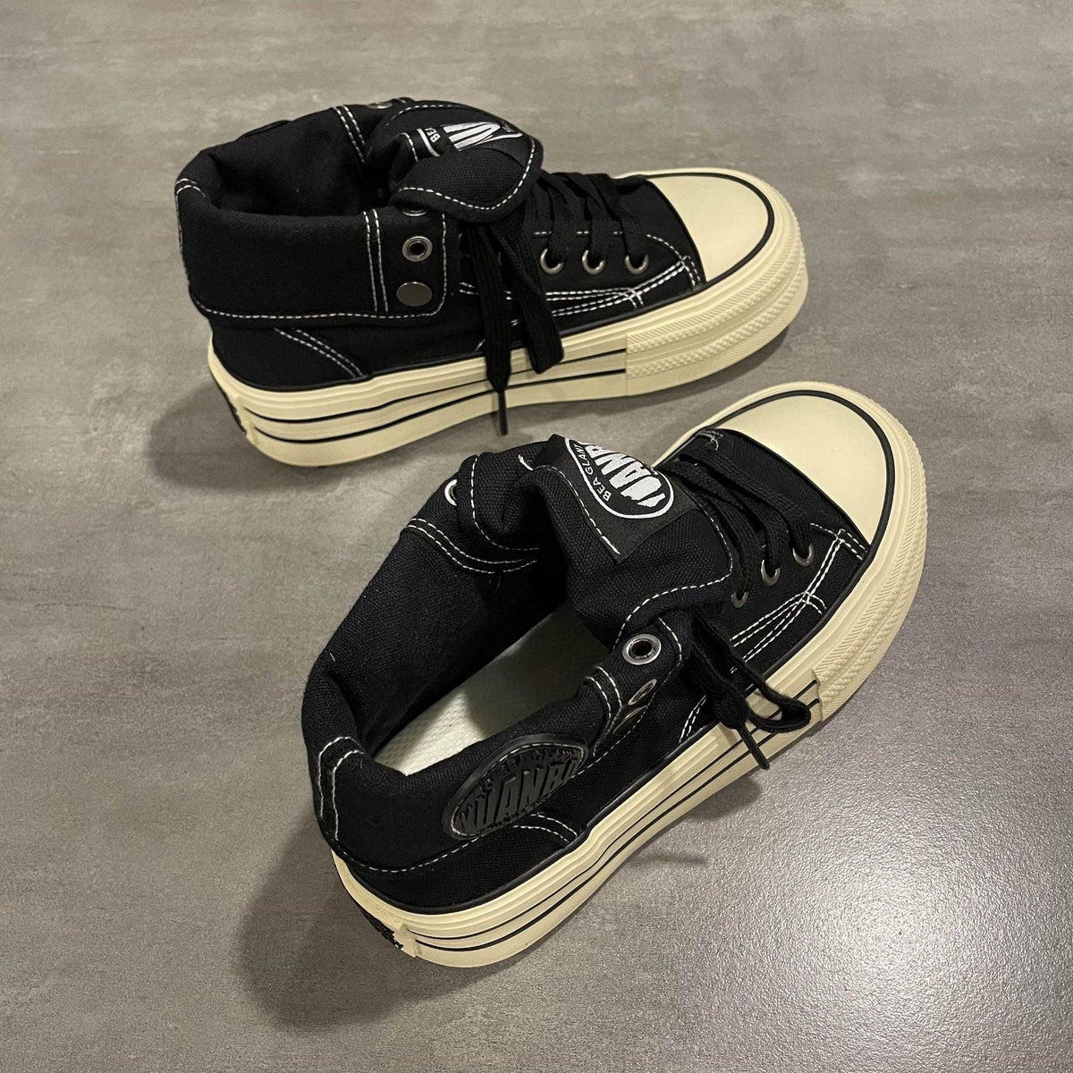 Damen High-Top Sneaker mit dicker Gummisohle und seitlichem Reißverschluss