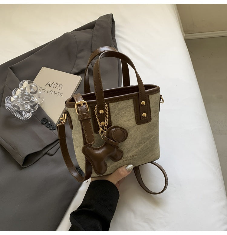 Damen Mini-Handtasche mit abnehmbarem Charm