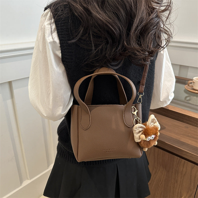 Damen Mini-Tasche mit verspieltem Tieranhänger