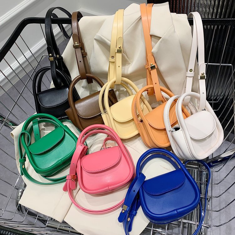 Damen Mini-Handtasche mit elegantem Kettenakzent