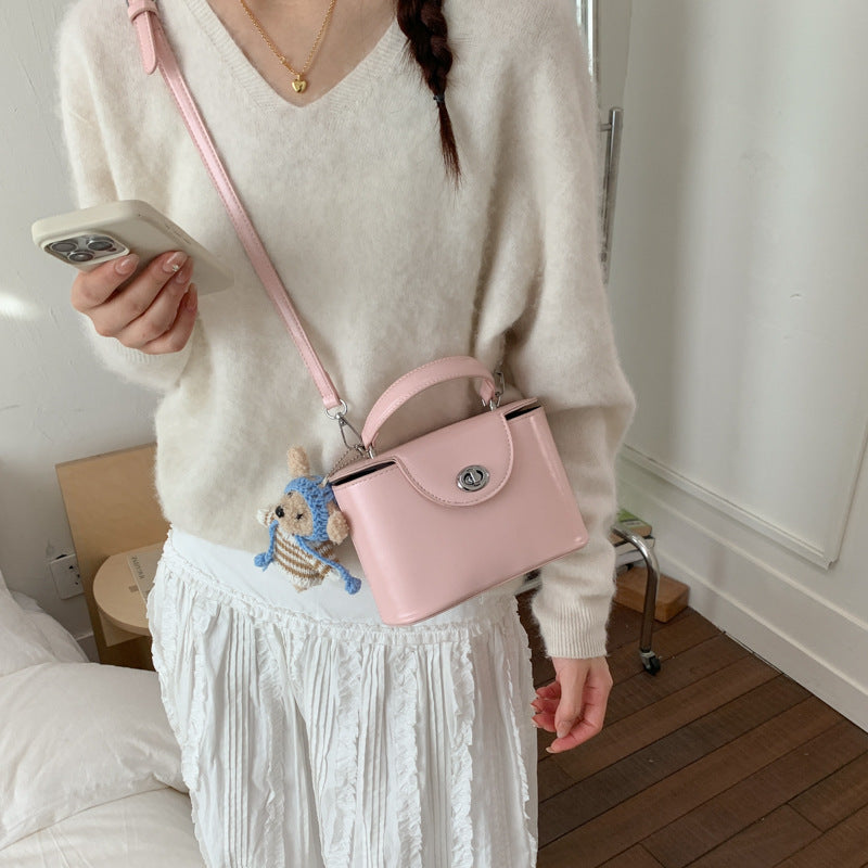 Damen Mini-Handtasche mit süßem Tier-Anhänger