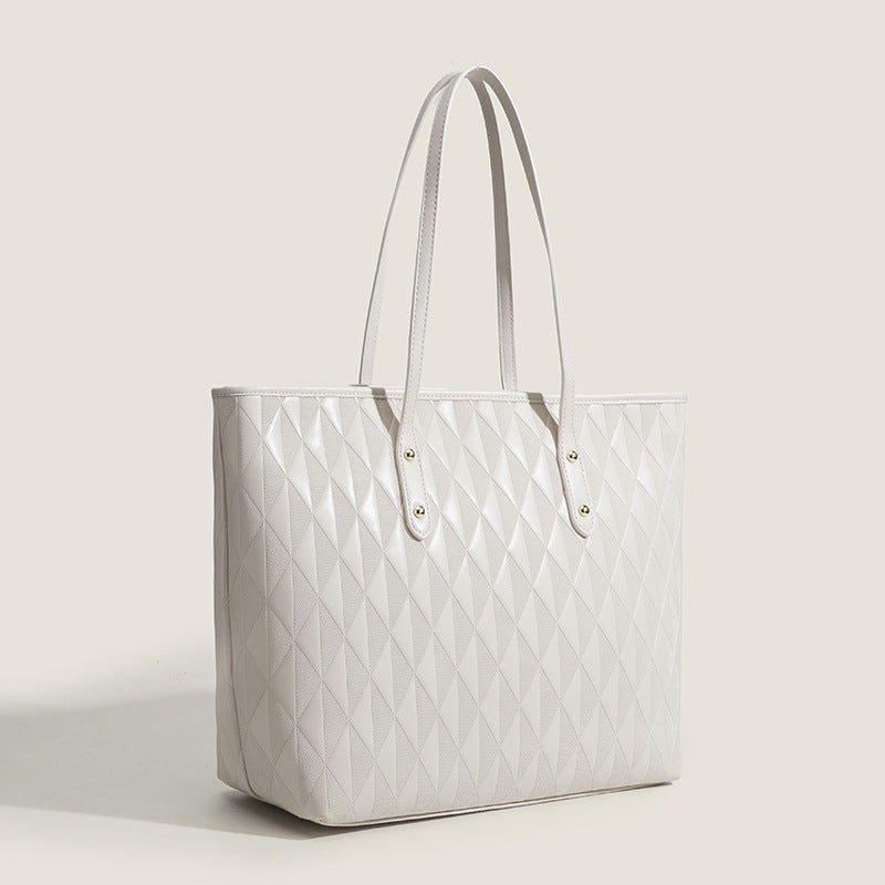 Damentasche mit elegantem Diamantdesign und praktischen Innenfächern