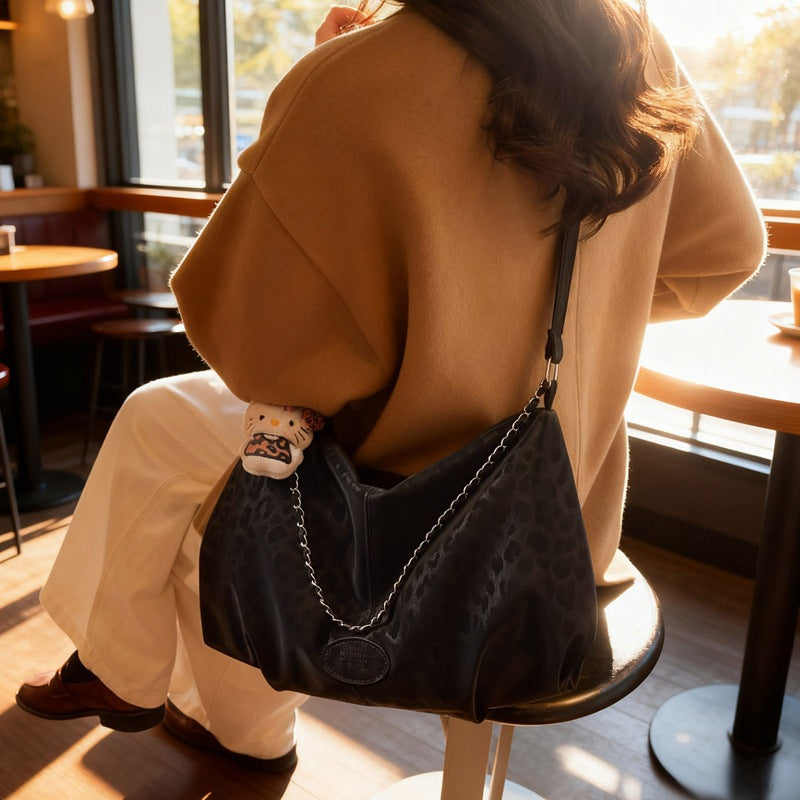 Damen elegante Hobo-Tasche aus strukturiertem Kunstleder mit abnehmbarem Anhänger