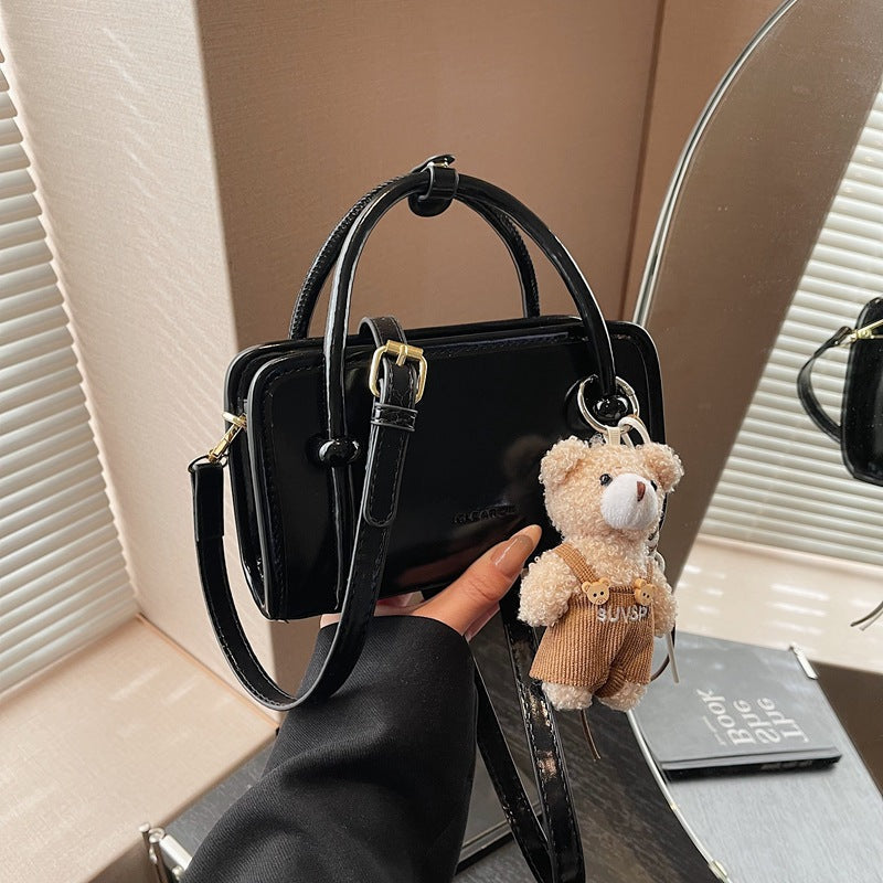 Damen Mini-Handtasche mit süßem Bärenanhänger