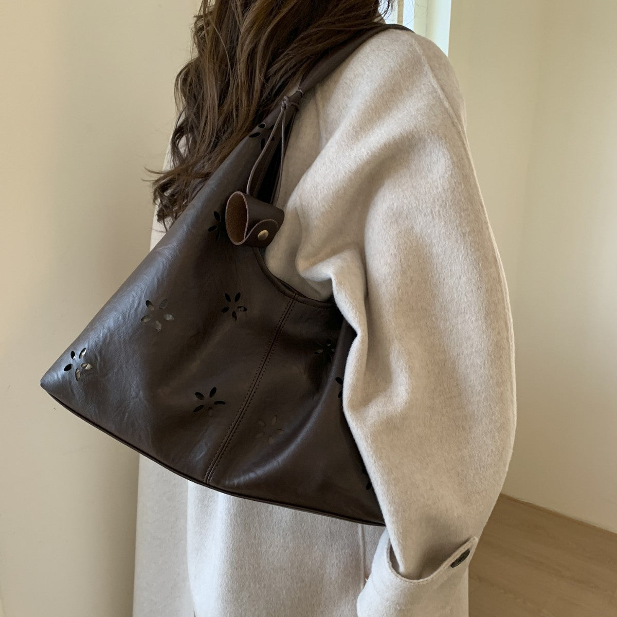 Damen Hobo Tasche mit floralem Design und praktischem Mini-Organizer