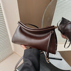 Elegante Schultertasche für Damen mit modernem, kurvigen Design