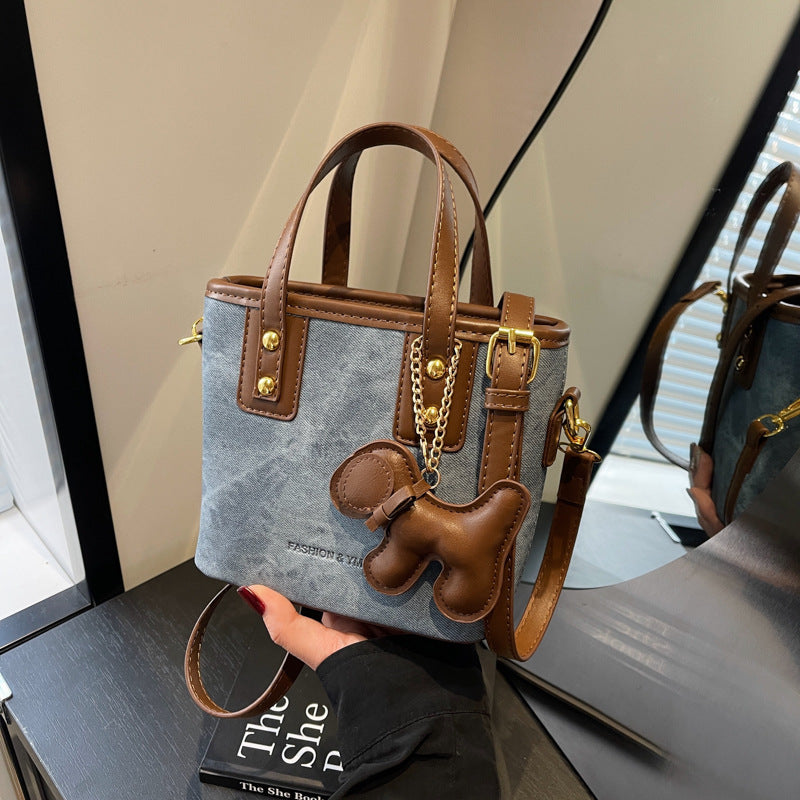 Damen-Mini-Tasche aus hochwertigem Material mit abnehmbarem witzigen Anhänger
