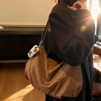Damen elegante Hobo-Tasche aus strukturiertem Kunstleder mit abnehmbarem Anhänger