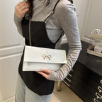 Damen elegante Clutch im minimalistischen Design mit goldenen Akzenten