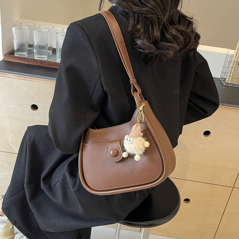 Damen Schultertasche aus hochwertigem Kunstleder mit verspieltem Charme