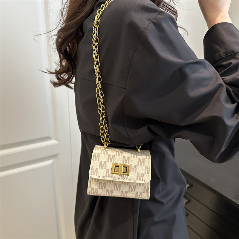 Damen Mini-Geldbörse mit eleganter Kettenverzierung
