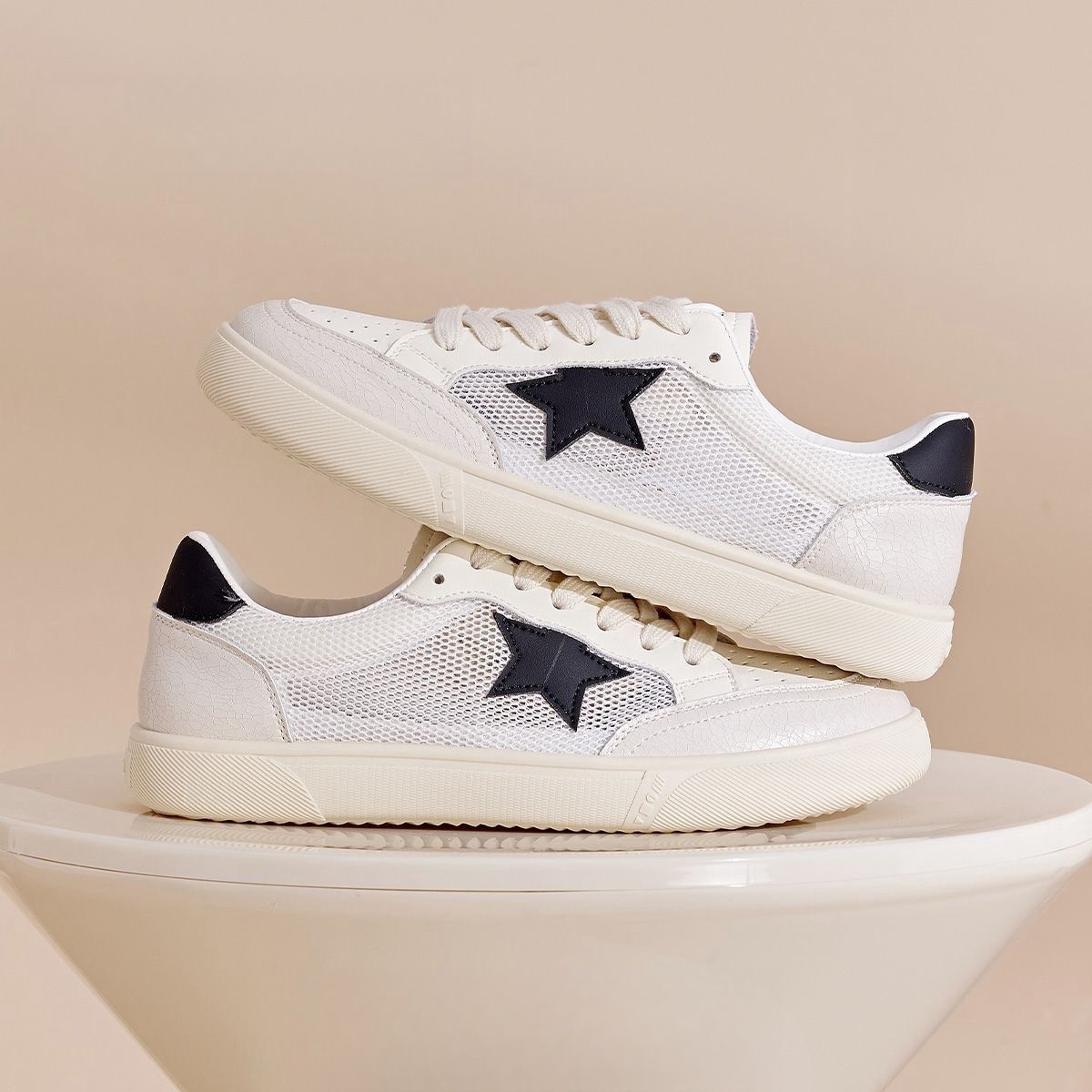 Damen Sneakers mit atmungsaktivem Mesh und stylischem Stern Design