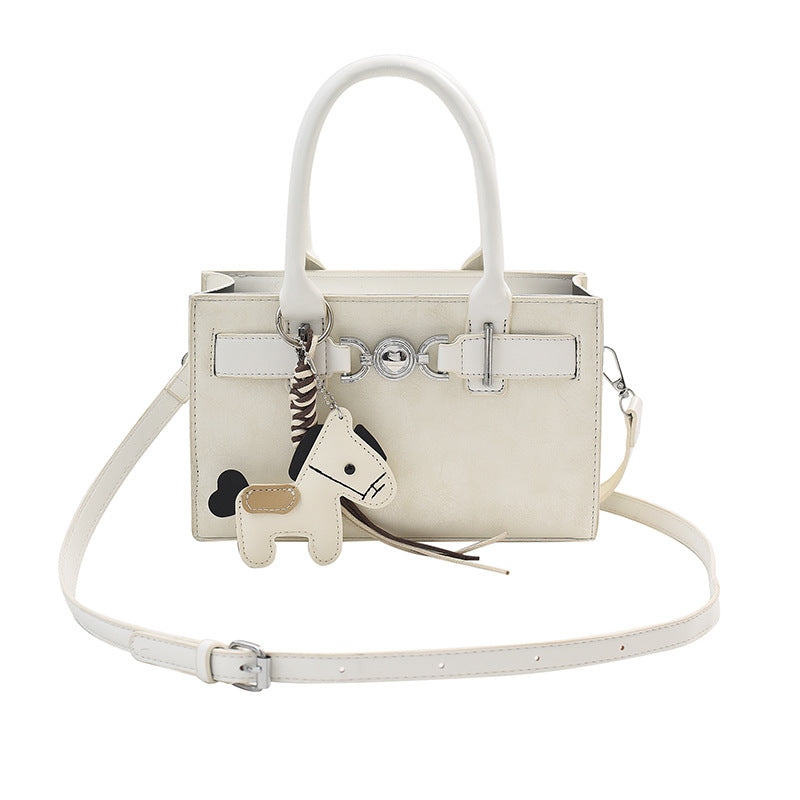 Damen Mini Handtasche mit charmantem Anhänger