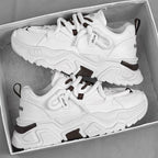 Dicke Sportschuhe für Frauen mit innovativen Details