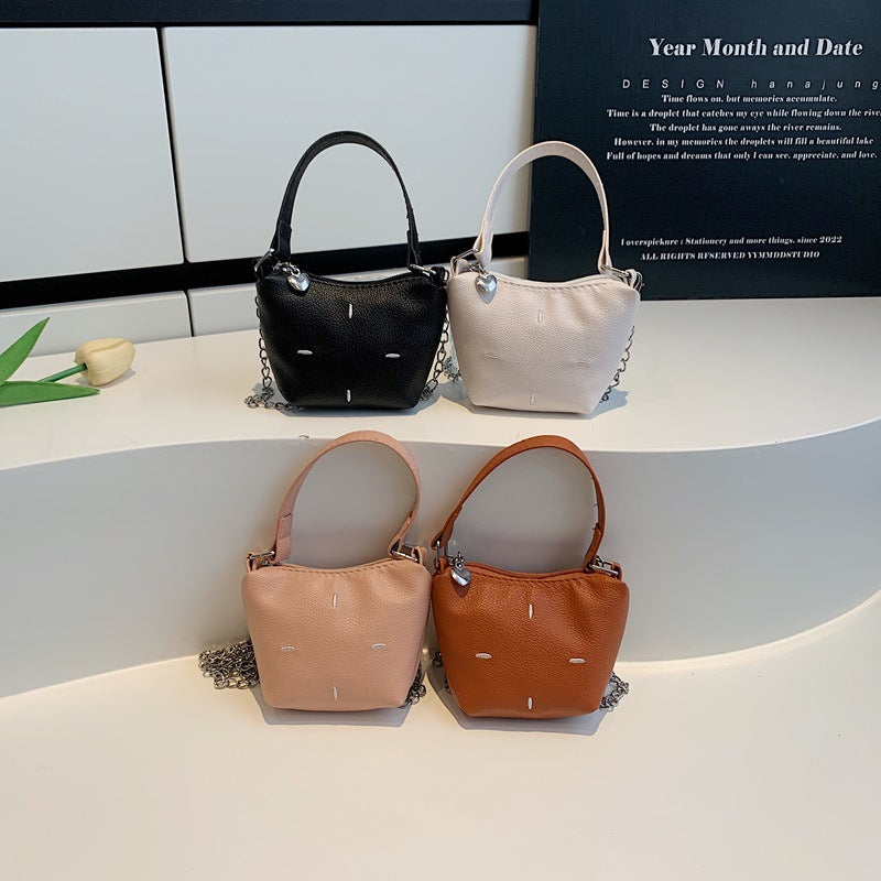 Damen Mini-Handtasche mit glänzender Kette und strukturiertem Obermaterial