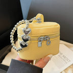Damen Mini Schultertasche mit dekorativem Herzanhänger