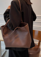 Geräumige Damen-Schultertasche aus weichem Leder