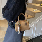 Damen Mini-Handtasche mit verspieltem Anhänger