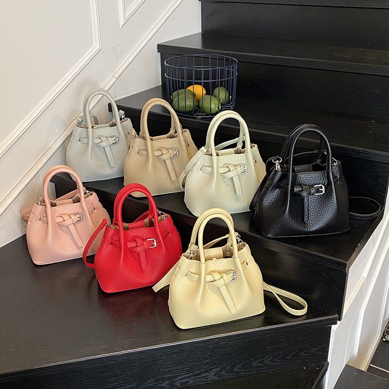 Damen Mini-Handtasche mit stylischem Druckknopfverschluss