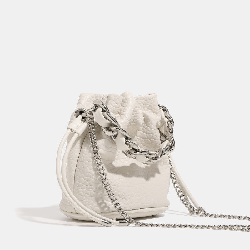 Damen Mini Rucksack Tasche mit elegantem Kettenhenkel und feiner Textur