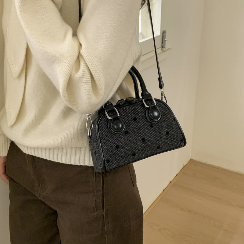 Damen Mini-Handtasche aus hochwertigem Material mit einer strukturierten Oberfläche
