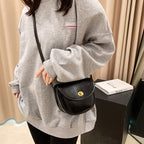 Damen Schultertasche im eleganten Retro-Design mit goldenen Akzenten