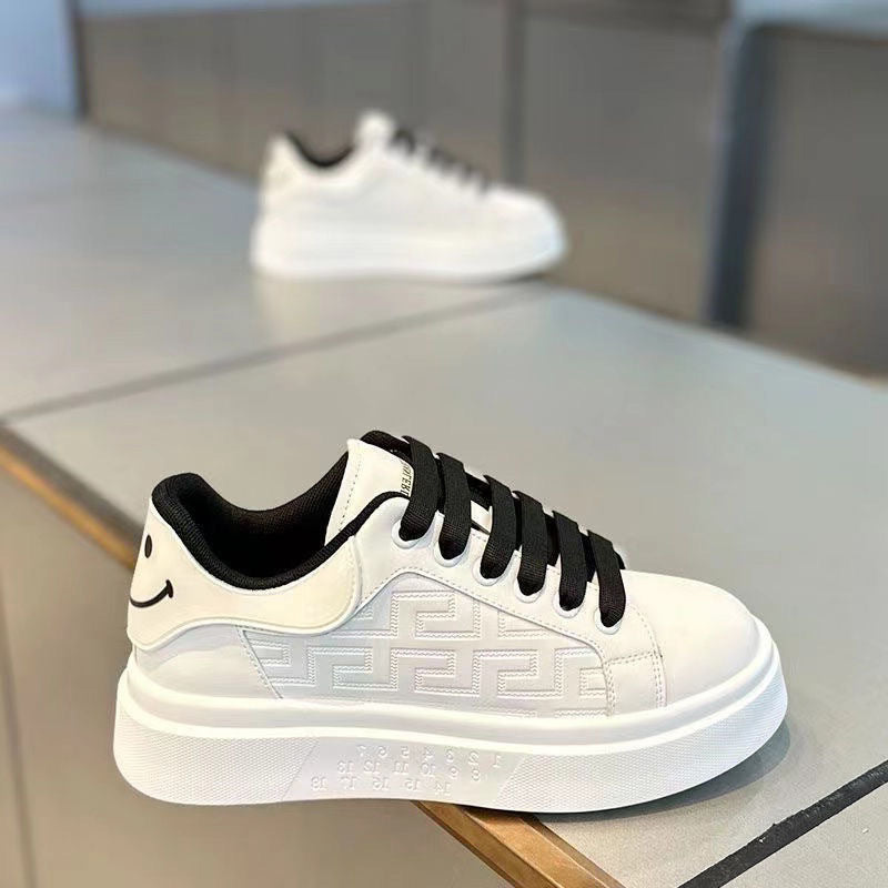 Frauen Mode Sneakers mit hochdämpfender Sohle und stilvollen Applikationen