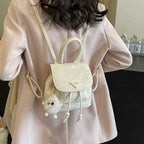 Damen Mini-Rucksack mit verspieltem Design und plüschigem Anhänger