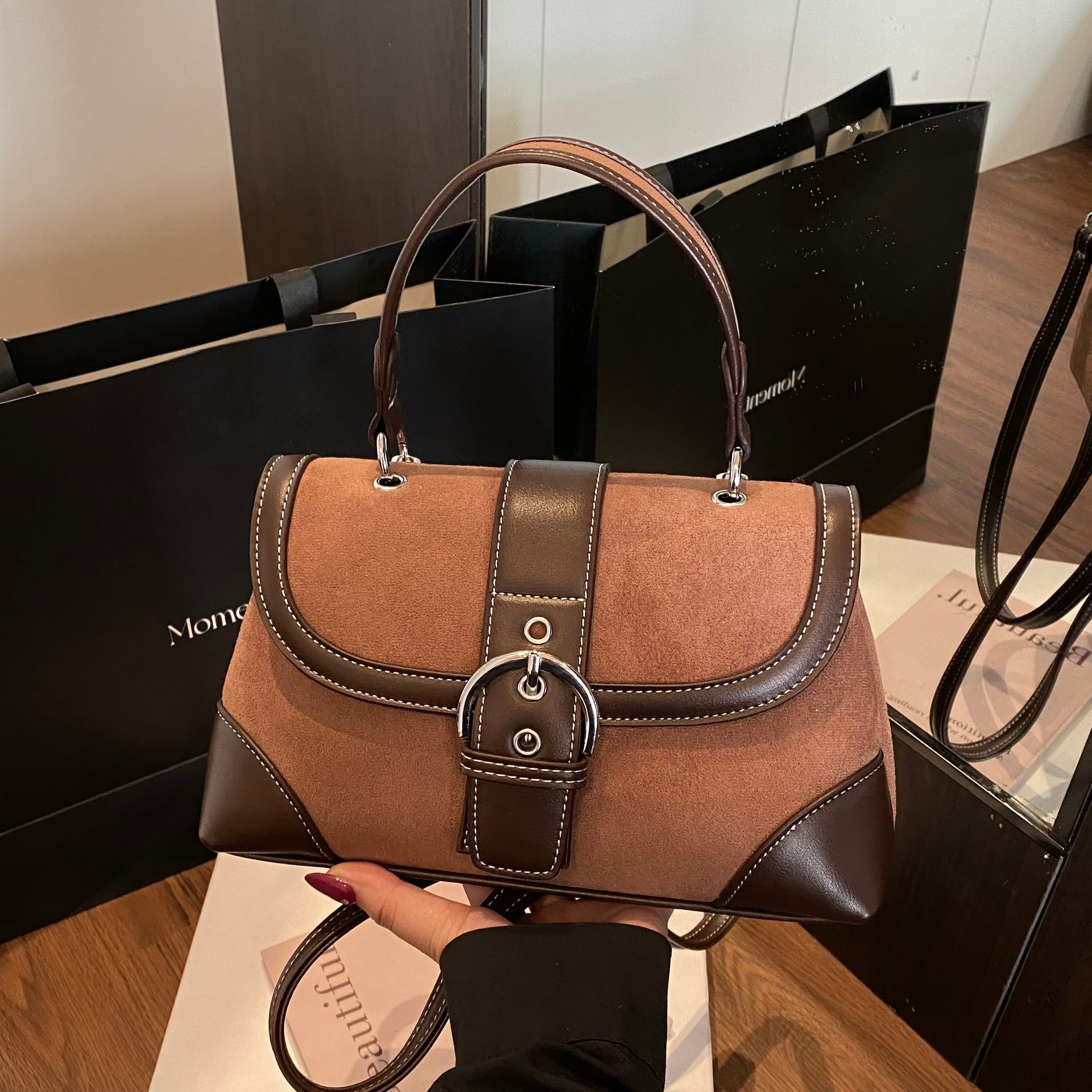 Praktische Schultertasche für Frauen aus hochwertigem synthetischem Leder