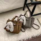Damen Mini-Handtasche mit verspieltem Design und Tieranhänger