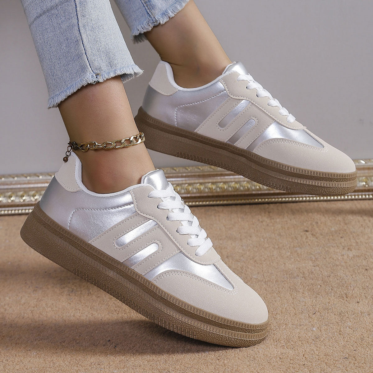 Damen Sport Sneaker mit Satin-Obermaterial und retro Design