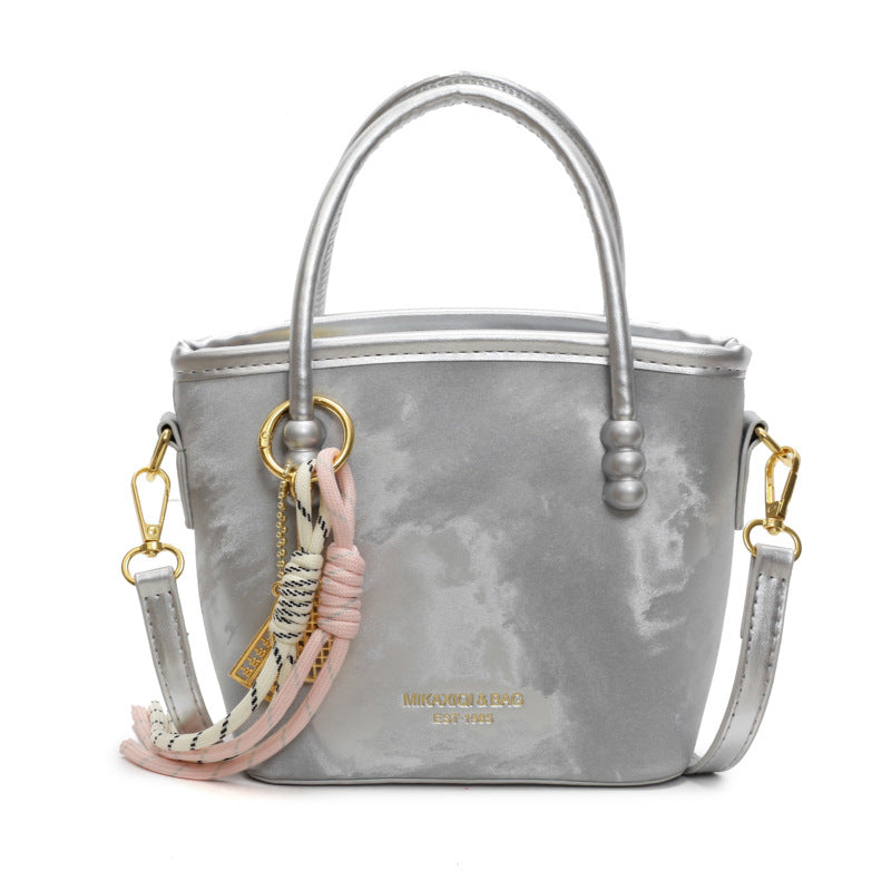 Damen Mini-Shopper Tasche mit modischer Kettenapplikation