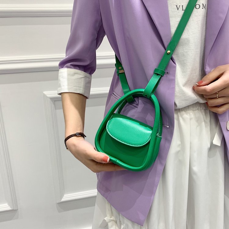 Damen Mini-Handtasche mit elegantem Kettenakzent