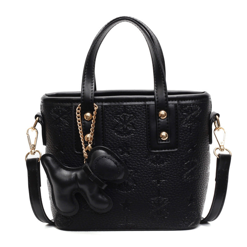 Damen Mini-Handtasche mit verspieltem Hund Charm