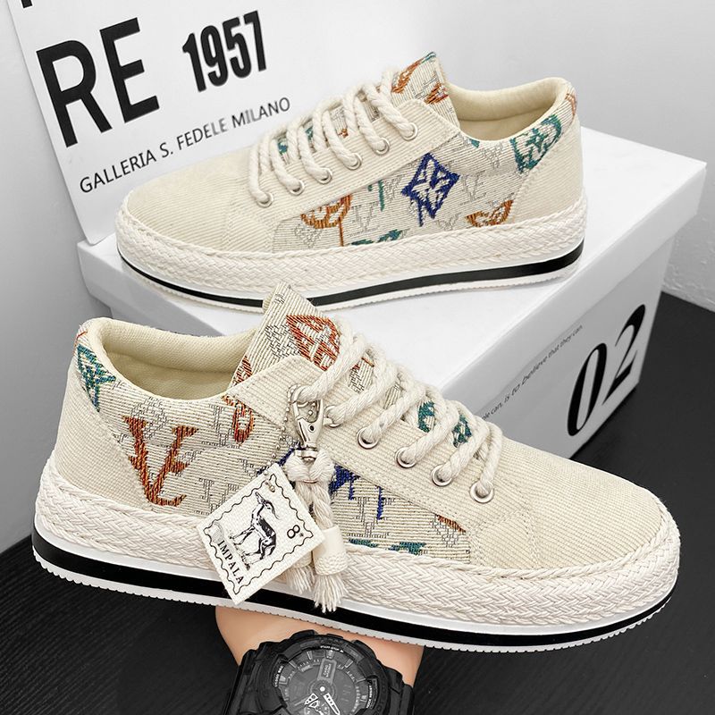 Modische Damensneaker mit hochwertigen Textil-Obermaterialien und anspruchsvollem Design