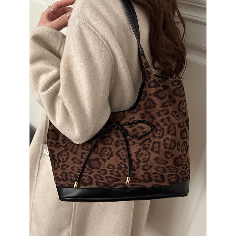 Damentasche mit stylischem Leopardenmuster und verstellbarem Kordelzug