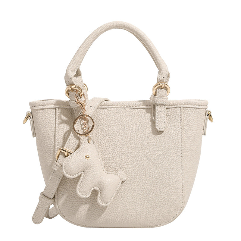 Damen Mini-Handtasche mit verspieltem Tieranhänger