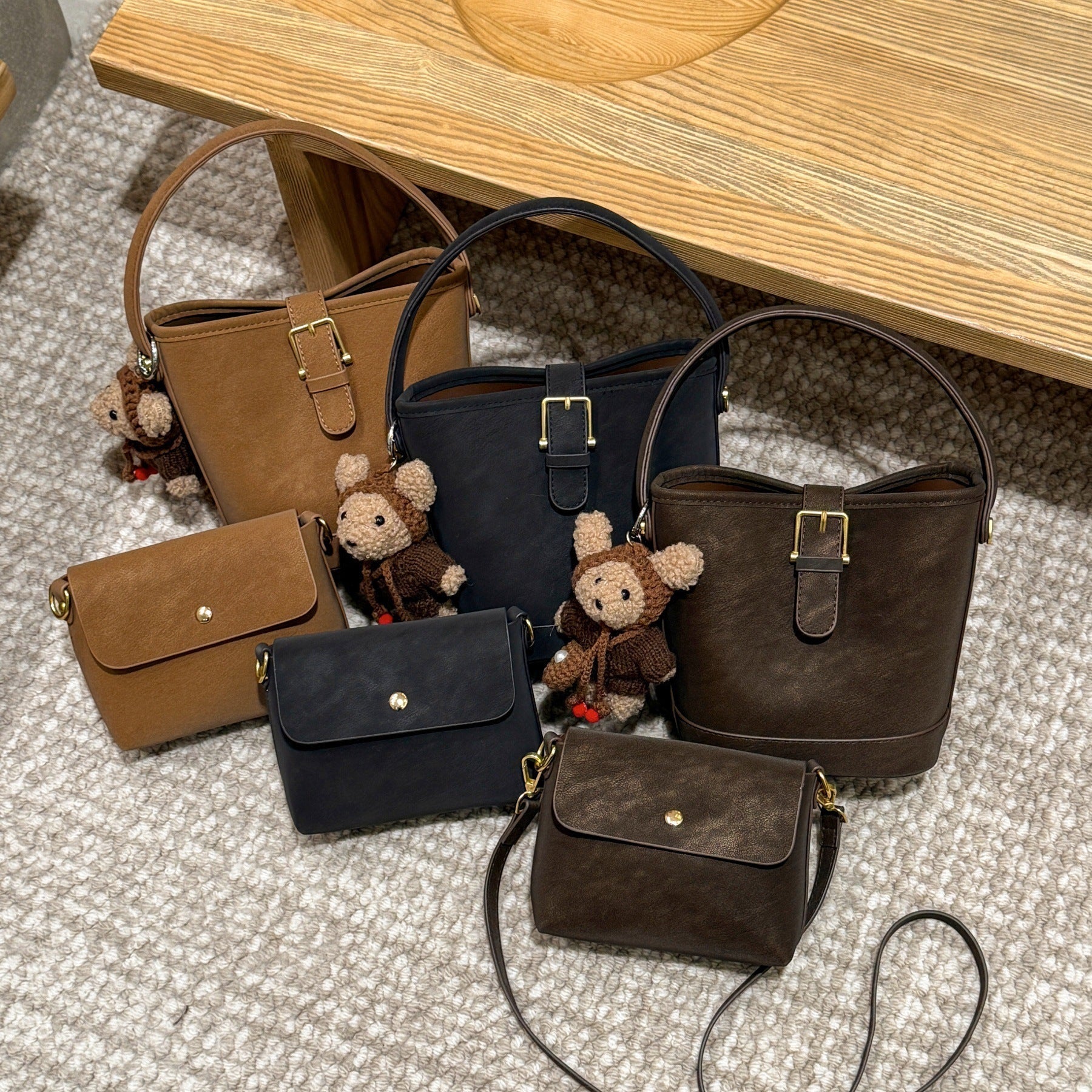 Frauen Hobo- und Mini-Handtaschen-Set mit verspieltem Anhänger