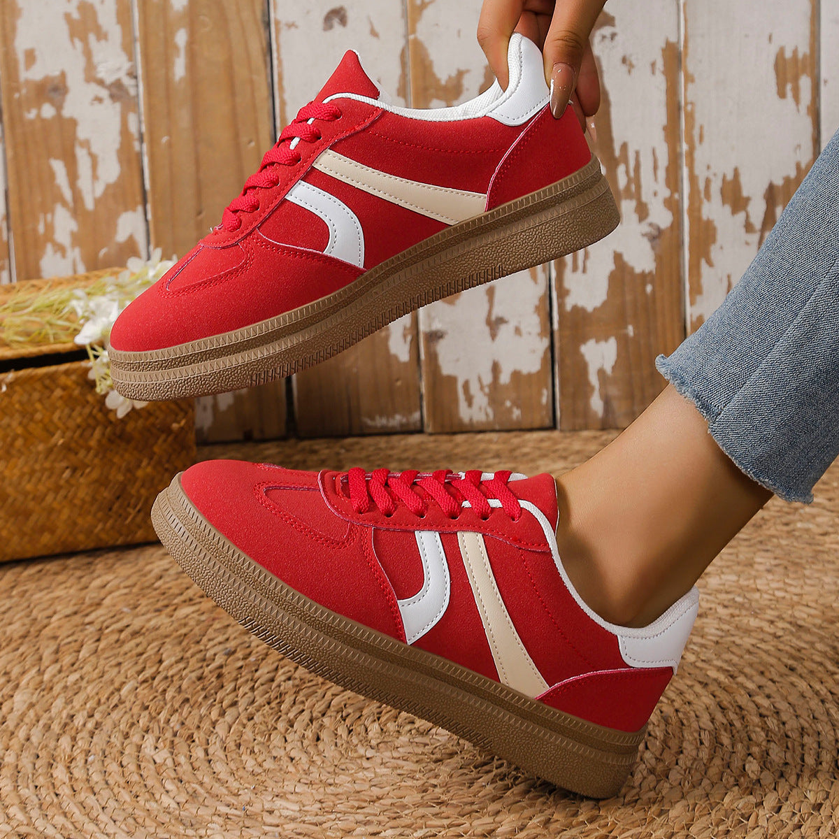Damen Sneaker mit modischem Obermaterial und rutschfester Sohle