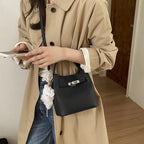 Damen Mini Tasche mit abnehmbarem Plüschanhänger