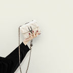 Damen Mini-Clutch mit elegantem Kettenriemen und luxuriösem gesteppetem Muster