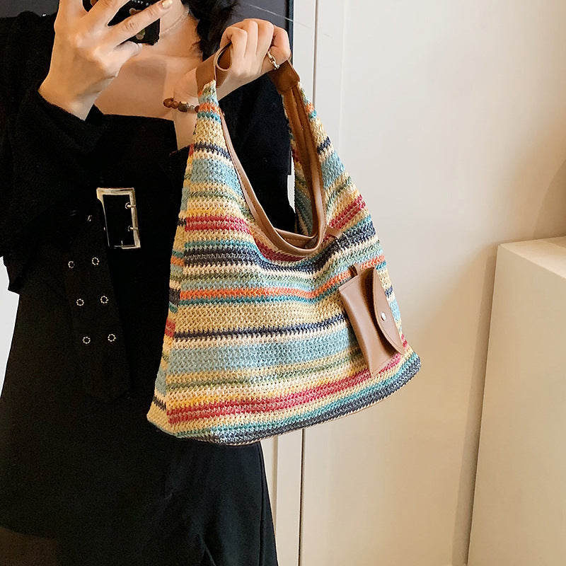 Farbenfrohe Schultertasche aus Baumwolle mit einer praktischen Zusatztasche