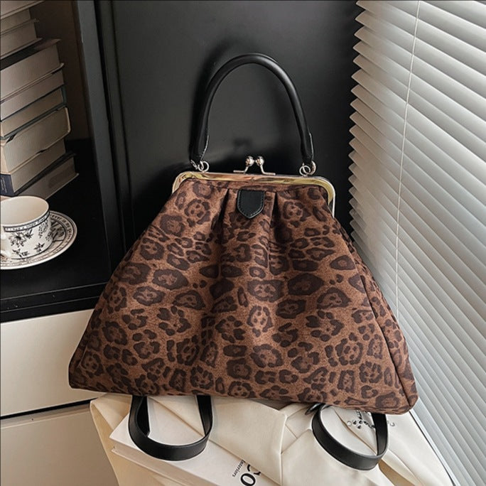 Damen große Schultertasche mit eleganten Falten und abnehmbarem Schulterriemen