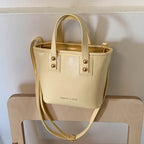 Damen Mini Tasche mit eleganter Struktur und praktischem Tragegriff