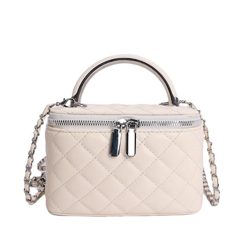 Damen Mini-Handtasche mit goldener Kettenakzent und strukturiertem Design