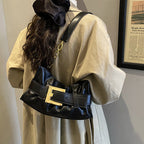 Damen Umhängetasche mit elegantem Kettenakzent und weichem Obermaterial